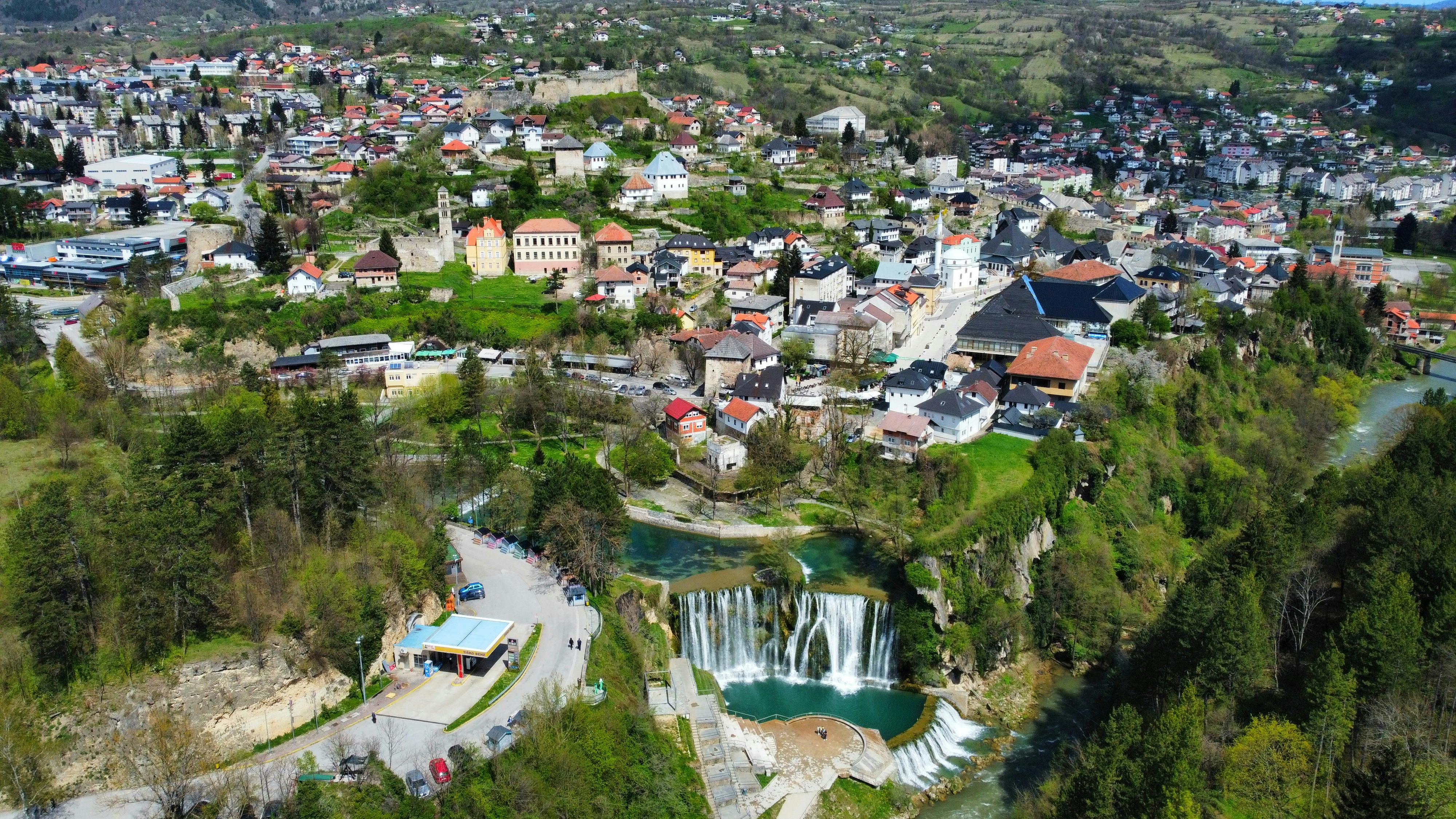 Mostar or Jajce for a short Bosnia trip? cover image